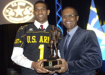 Chicago Bears Gale Sayers Dies at 77