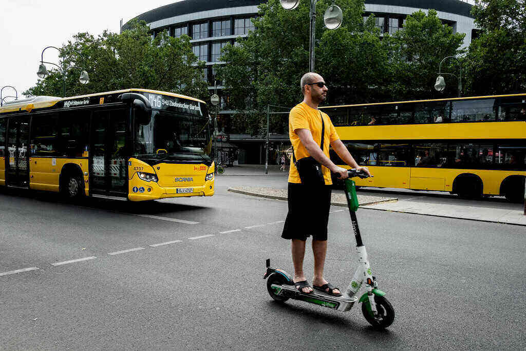 Shared Electric Scooters Will be in Chicago in Spring Scooters