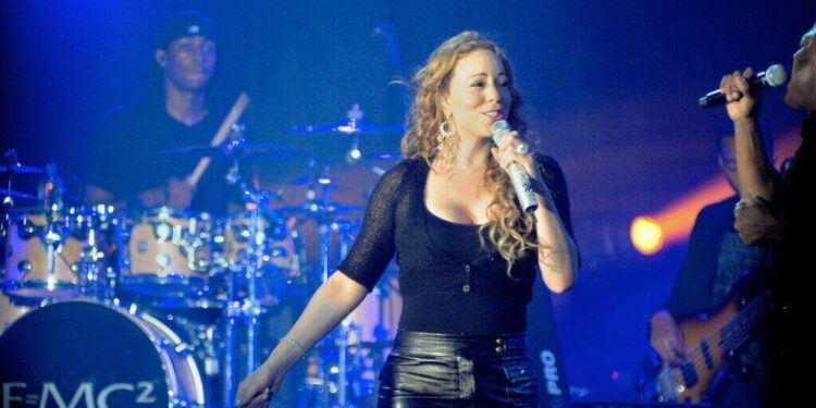 The Christmas Spirit in Chicago With Mariah Carey