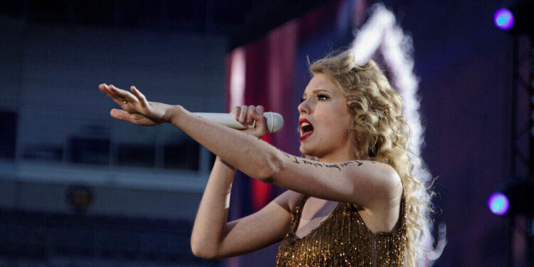 X Taylor Swift